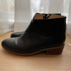 Hush Puppies Black Booties - size 8